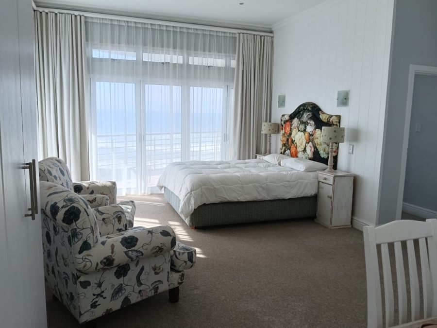 6 Bedroom Property for Sale in Wavecrest Eastern Cape